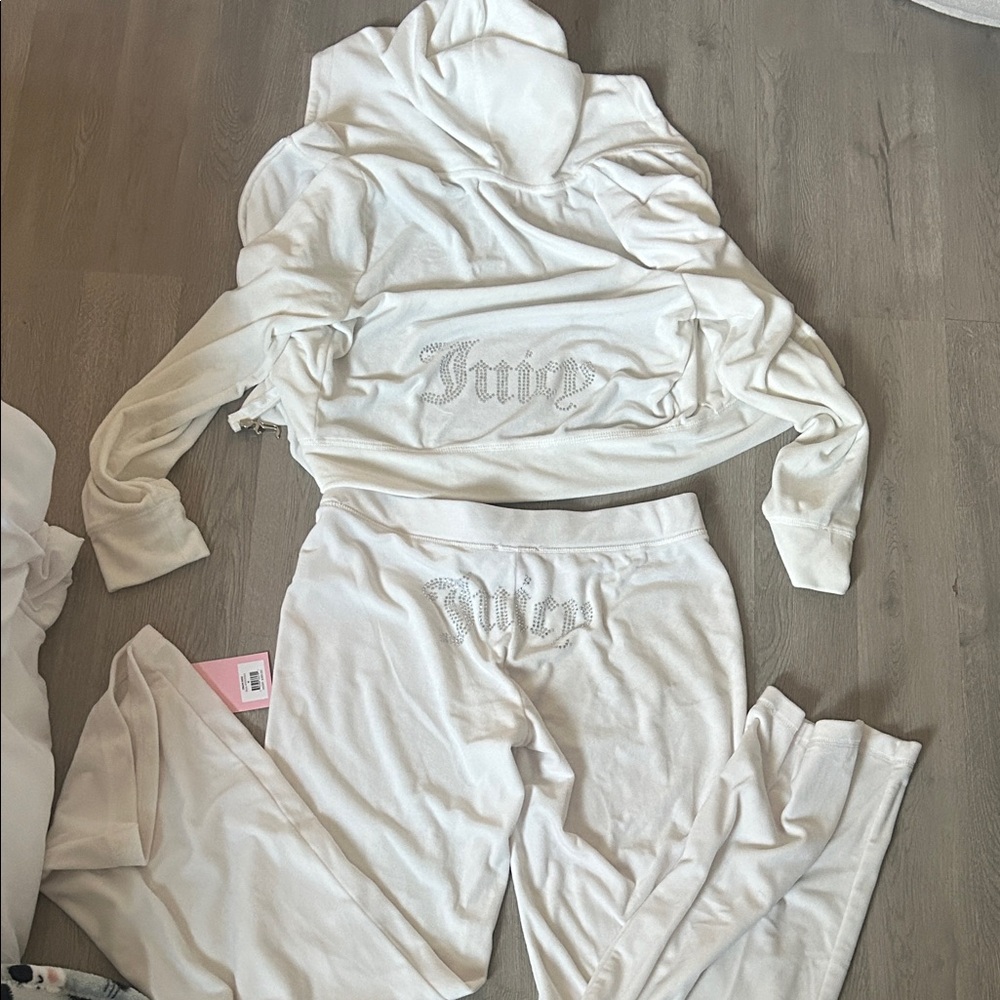 Juicy Couture Cream Lounge Set